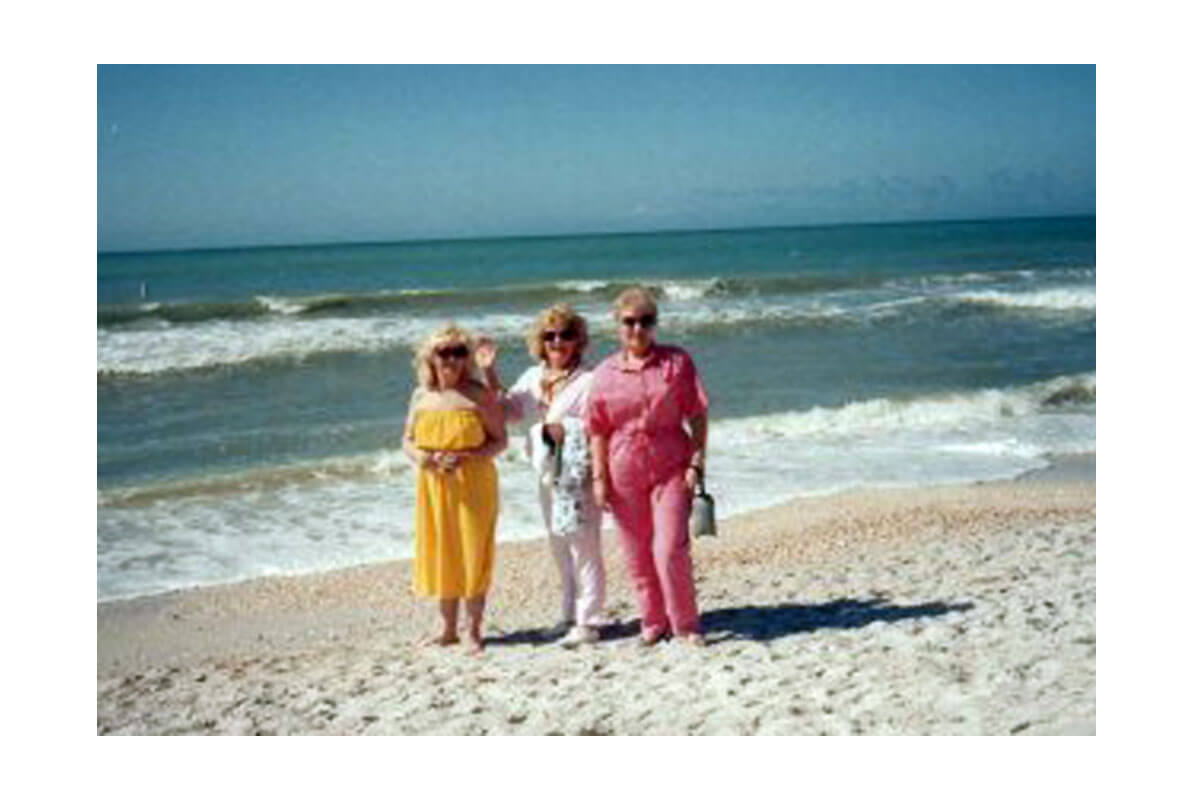 mom–n-aunt-joyce-beach